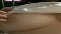  Clip em nữ sinh giấu bố mẹ ra ban công vạch vếu cho bạn trai ngắm