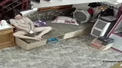  Clip: Gái già hồi xuân, nứng giữa nhà.