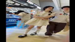  Clip: Dưới váy gái xinh khi đi cùng bạn trai